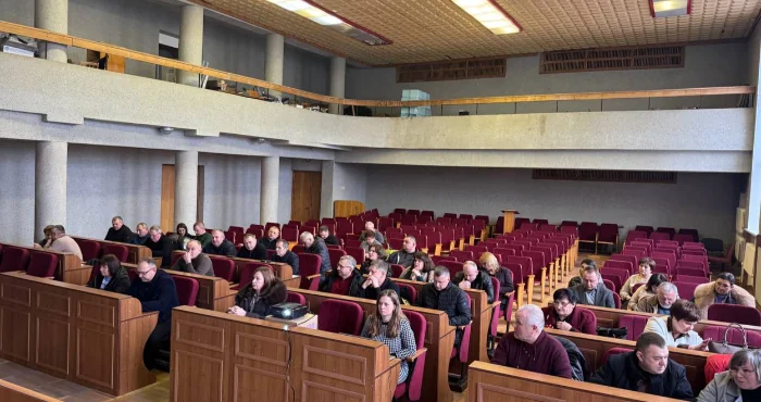Депутати Верховної Ради у залі під час незавершеної сесії без міністрів