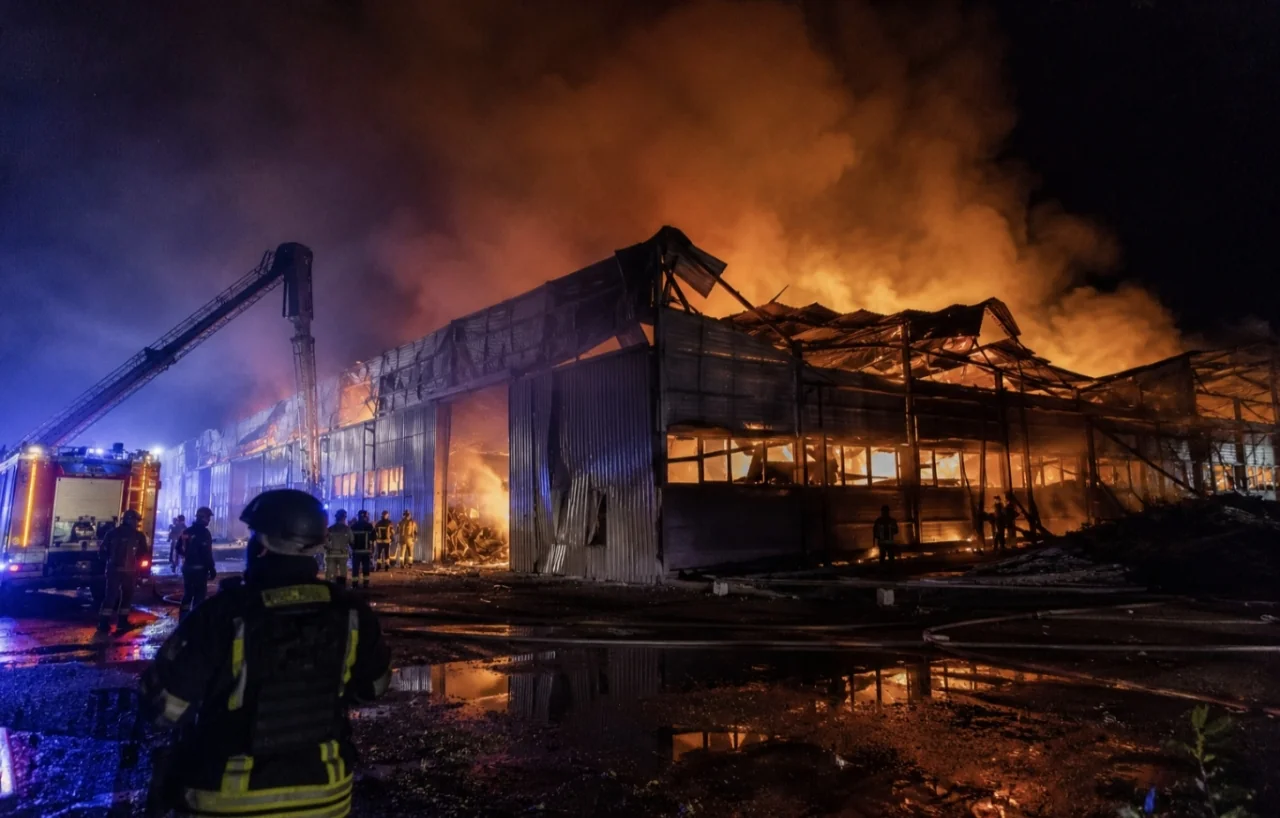 Знищений склад Philip Morris Україна після ракетної атаки в Києві