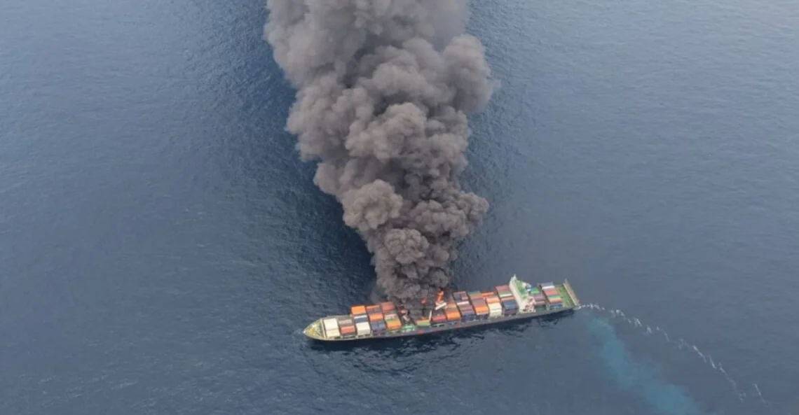 Росія вдарила по двох цивільних суднах у Чорному морі: є загиблий і поранені