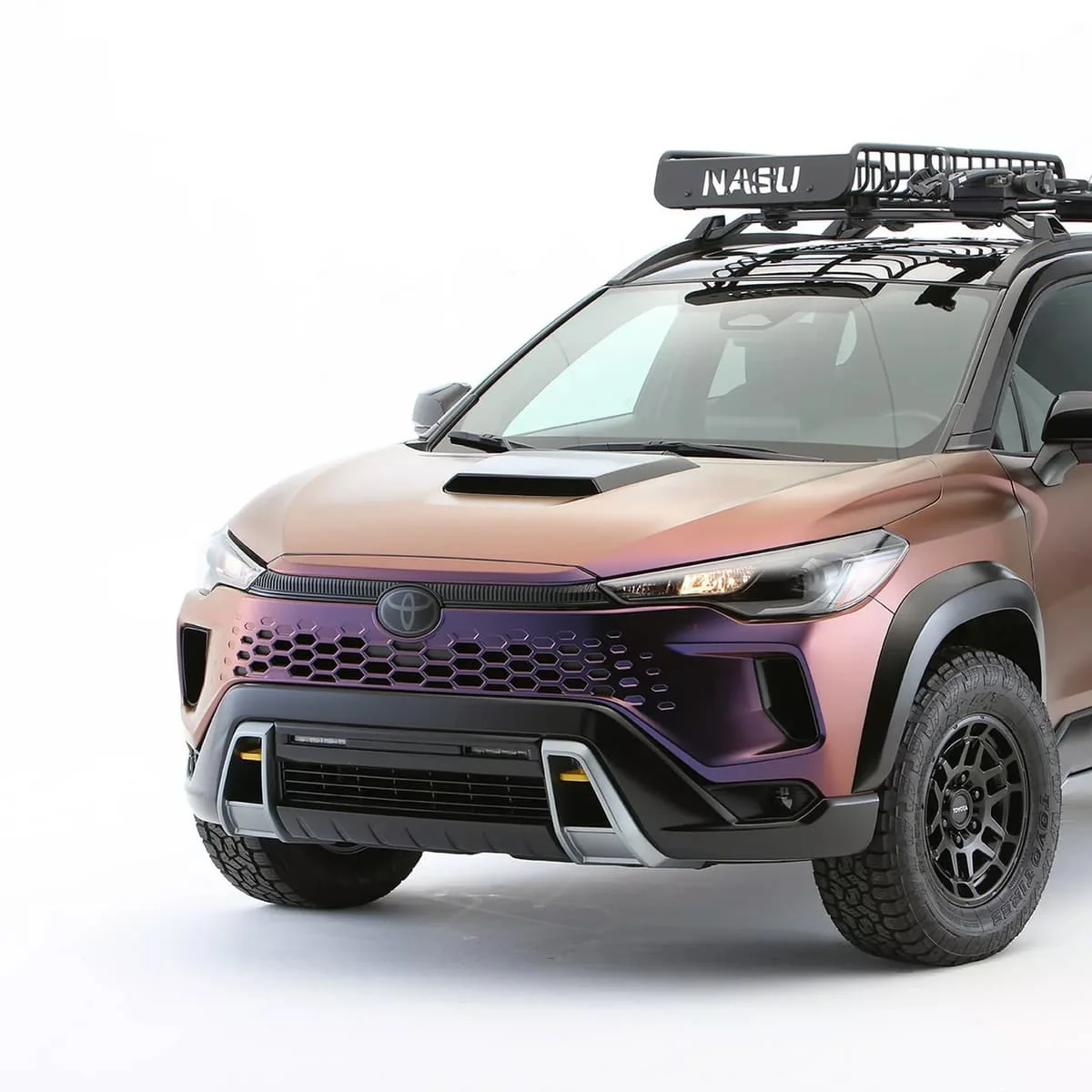Toyota Corolla Cross Z Adventure з брутальним дизайном у стилі Land Cruiser