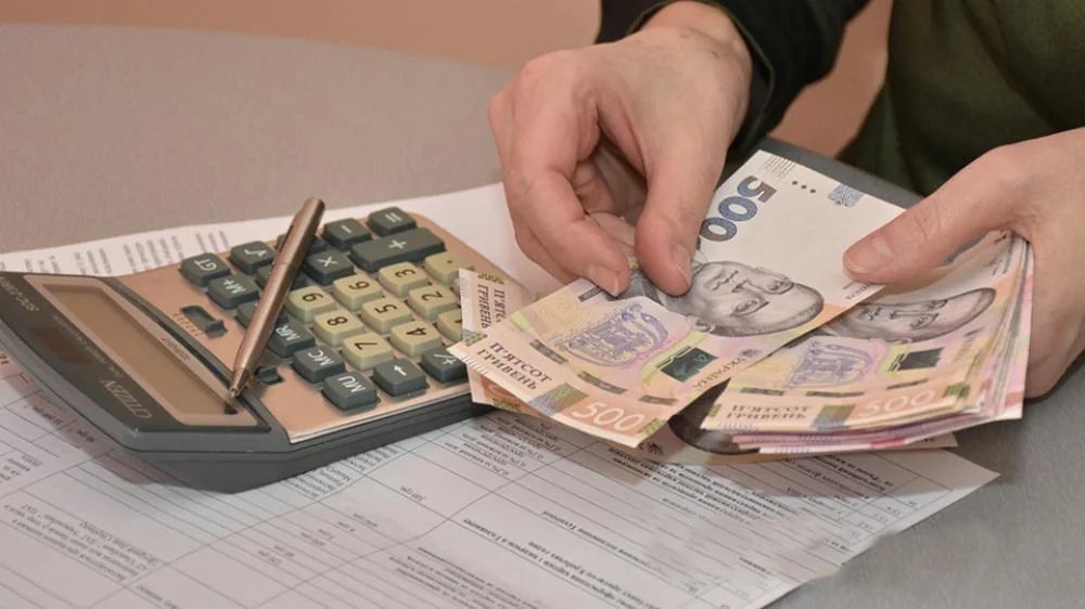 Українців “штрафують” за борги: що потрібно зробити, аби не втратити гроші