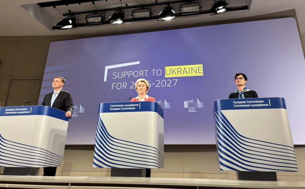 Виплати українцям, які залишились в Україні: як отримати реальну підтримку у 2026 році